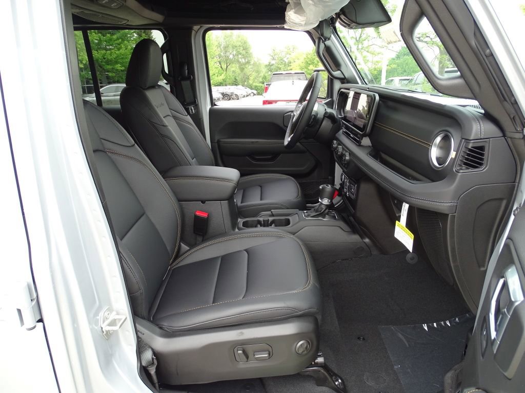 Used 2024 Jeep Wrangler Sahara w/ Safety Group image 5