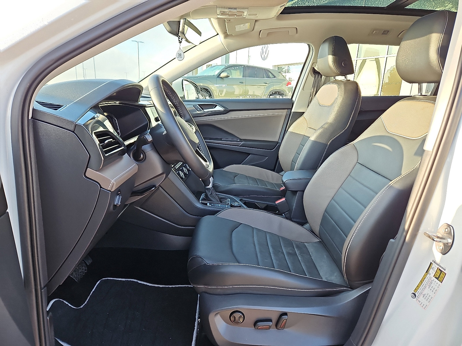 Certified 2023 Volkswagen Taos SEL image 10