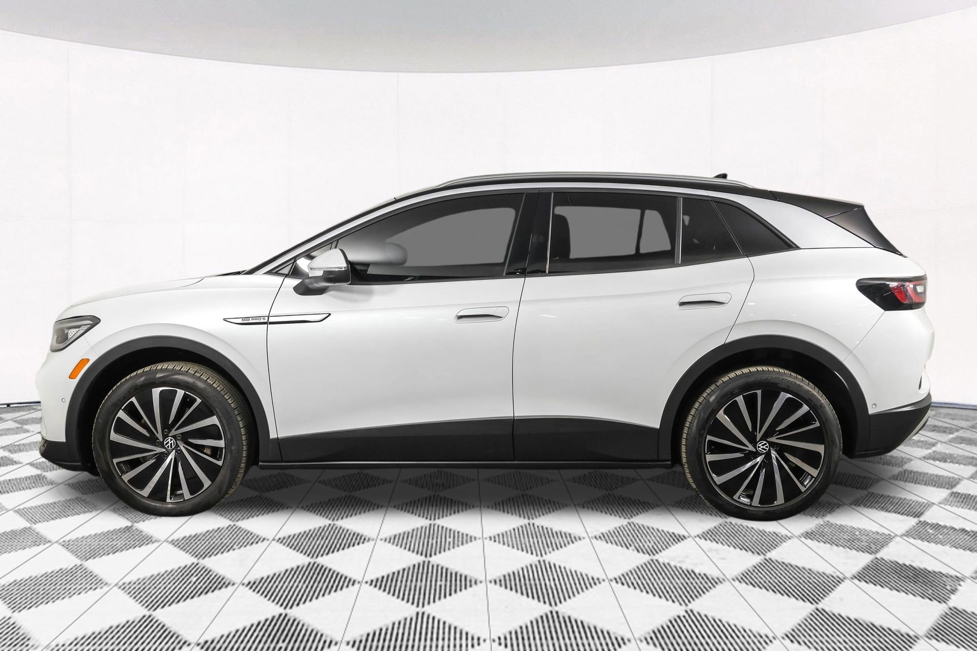 Certified 2023 Volkswagen ID.4 Pro S Plus image 21