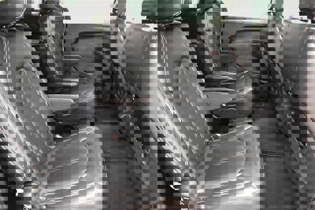 Used 2025 Chrysler Pacifica Select image 18