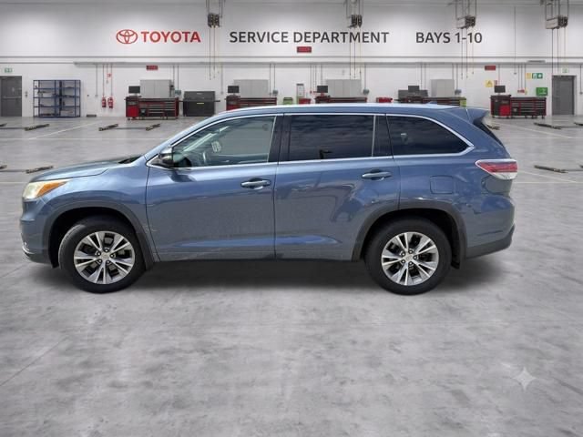 Used 2015 Toyota Highlander XLE AWD/4WD image 3