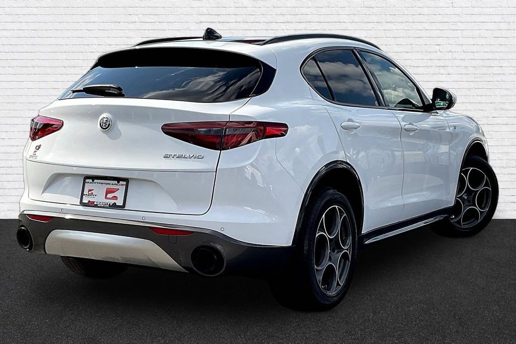 Used 2022 Alfa Romeo Stelvio Ti AWD/4WD image 6