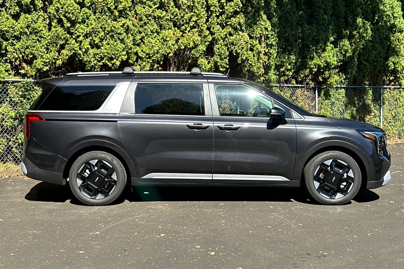 New 2026 Kia Carnival EX image 2