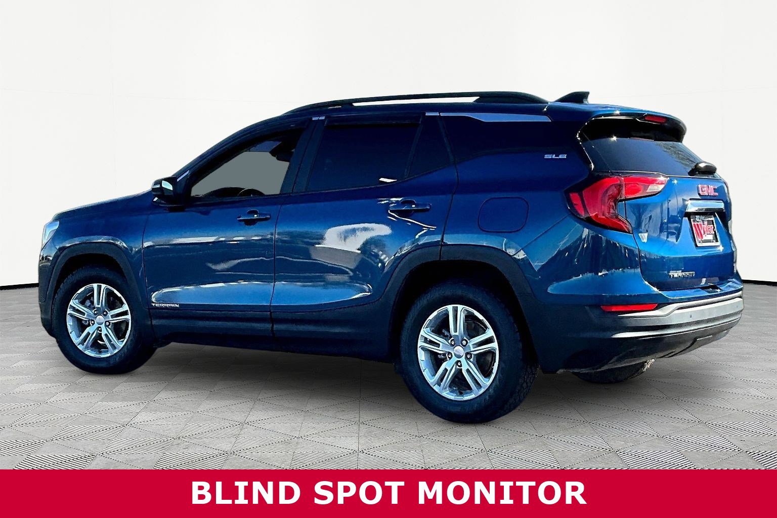 Used 2021 GMC Terrain SLE w/ Driver Convenience Package image 4