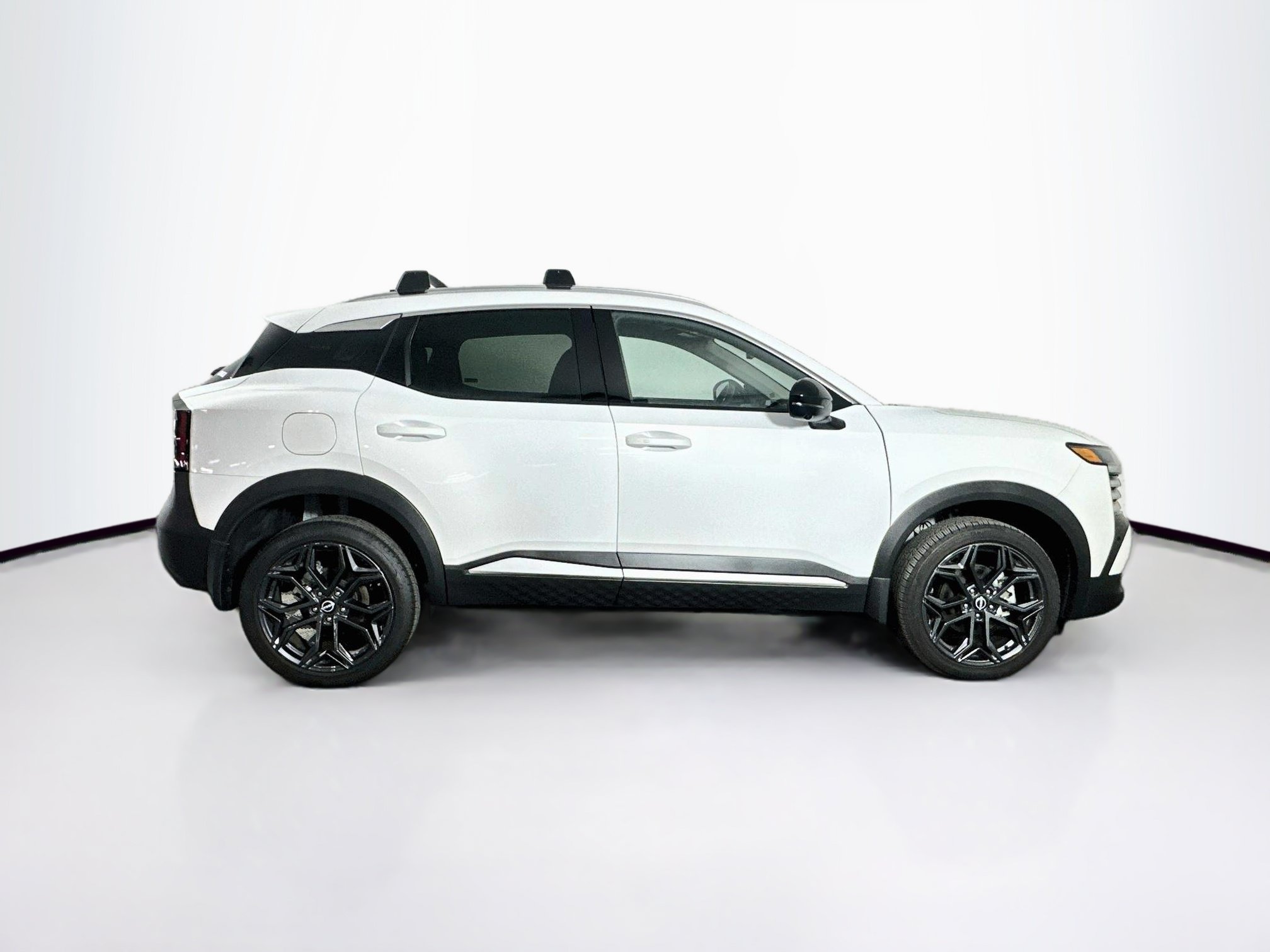 Used 2026 Nissan Kicks SR w/ Illumination Package FWD image 10