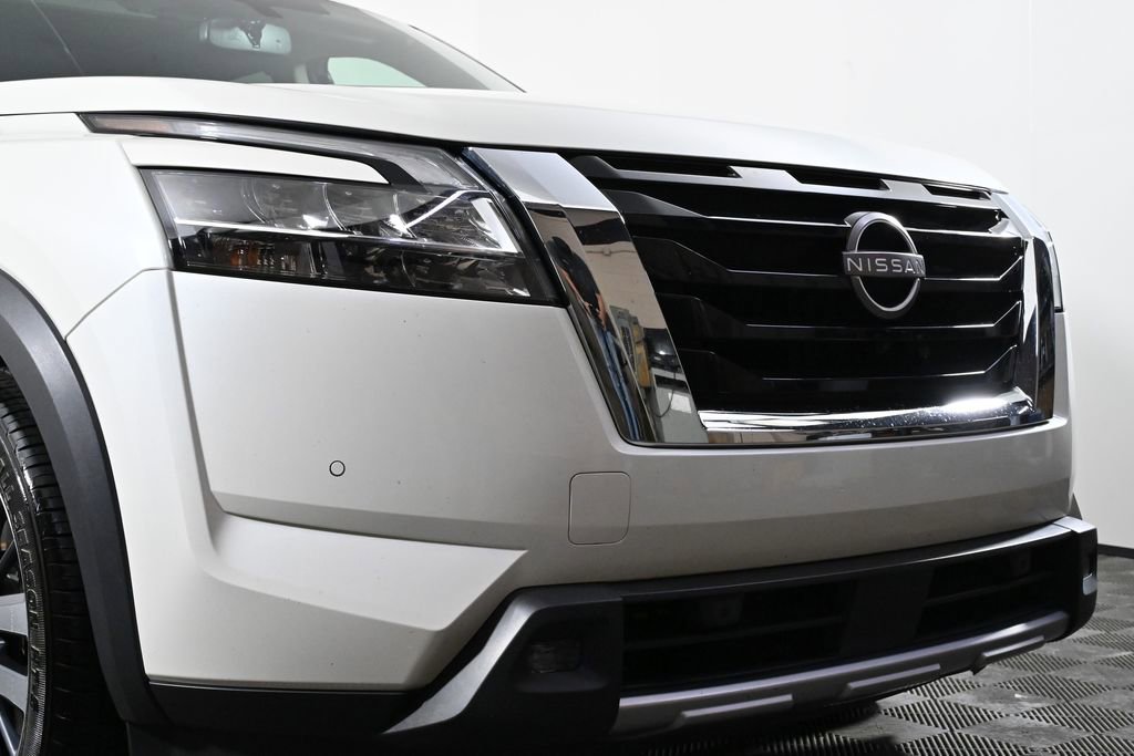 Used 2022 Nissan Pathfinder Platinum w/ Cargo Package image 6