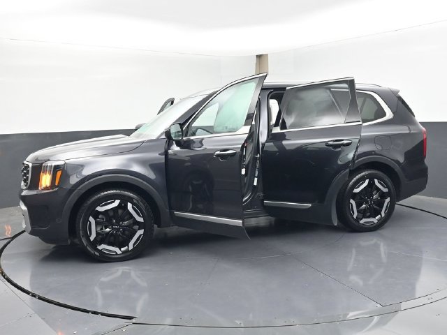 Used 2025 Kia Telluride S FWD image 48