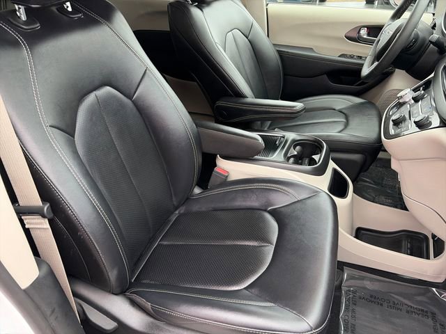 Used 2024 Chrysler Pacifica Touring-L FWD image 36