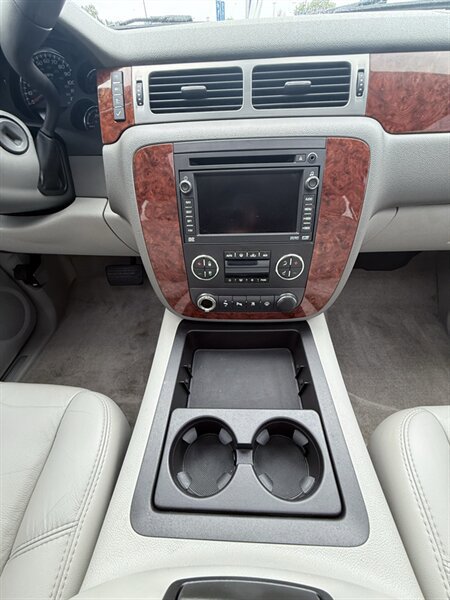 Used 2007 Chevrolet Tahoe LTZ w/ LTZ Preferred Equipment Group AWD/4WD image 22