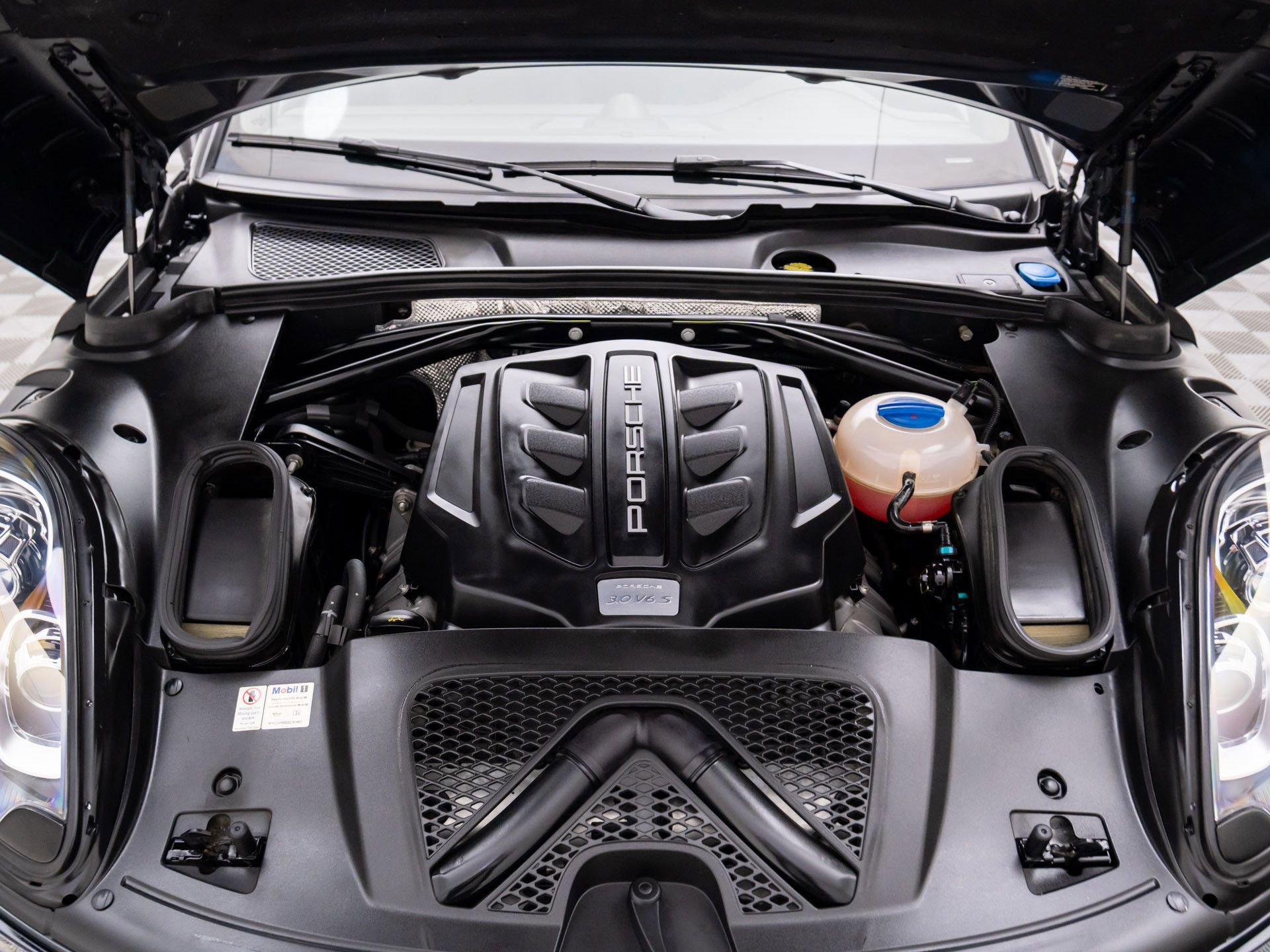 Used 2017 Porsche Macan S image 31