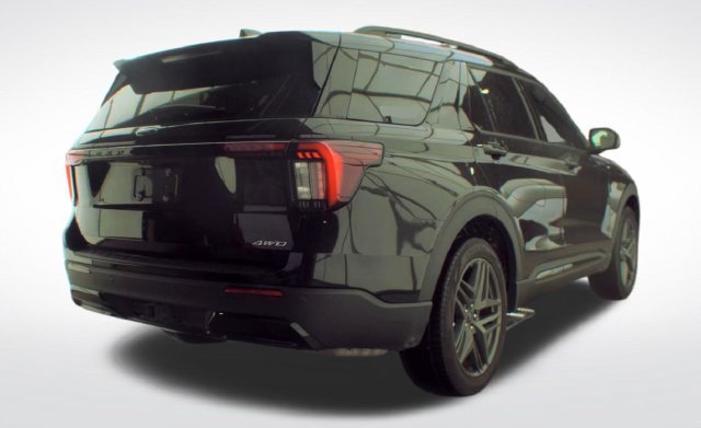Used 2025 Ford Explorer ST-Line w/ ST-Line Street Pack AWD/4WD image 2