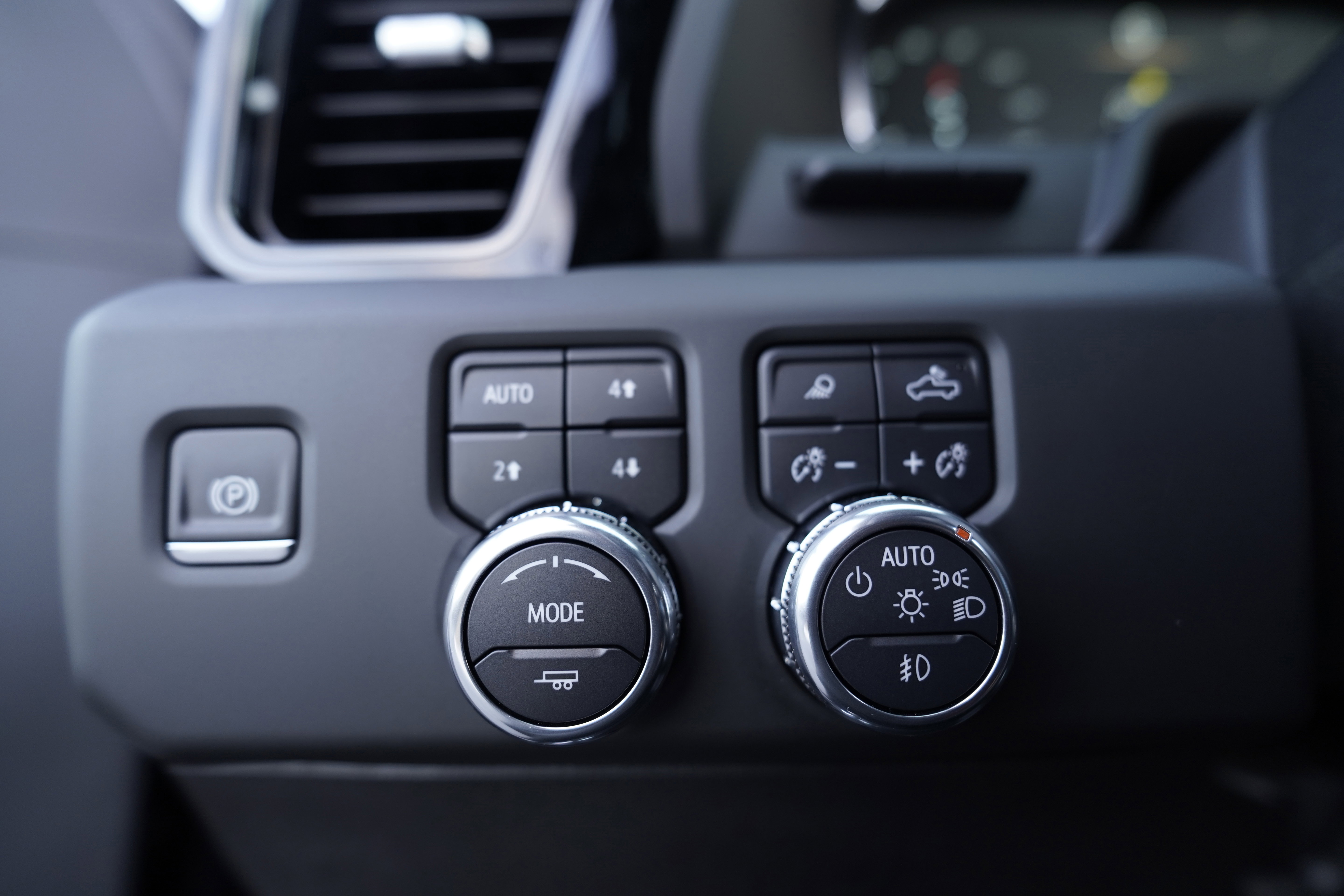 Used 2025 GMC Sierra 2500 AT4X image 32