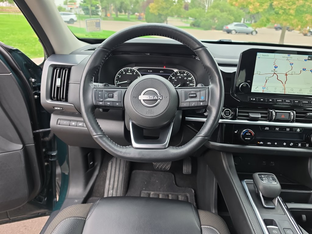 Used 2024 Nissan Pathfinder SL AWD/4WD image 14