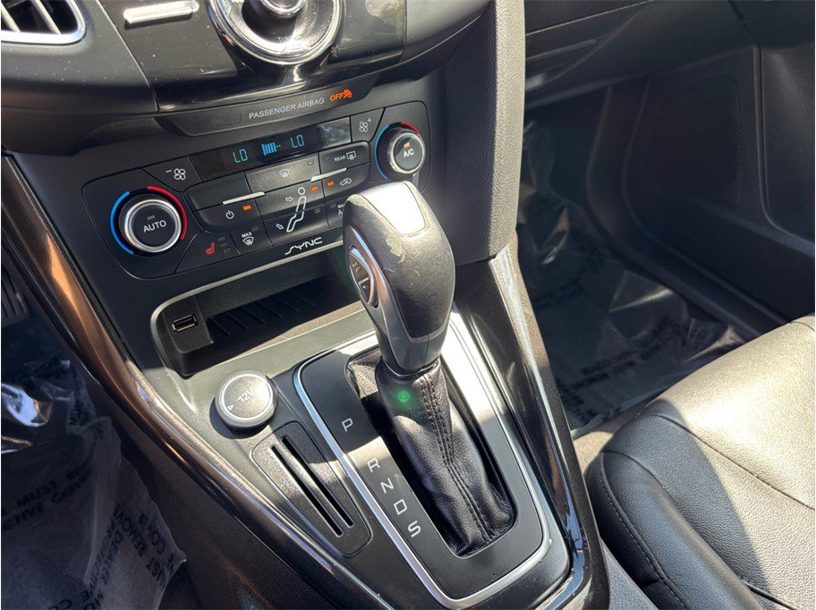 Used 2015 Ford Focus Titanium FWD image 30