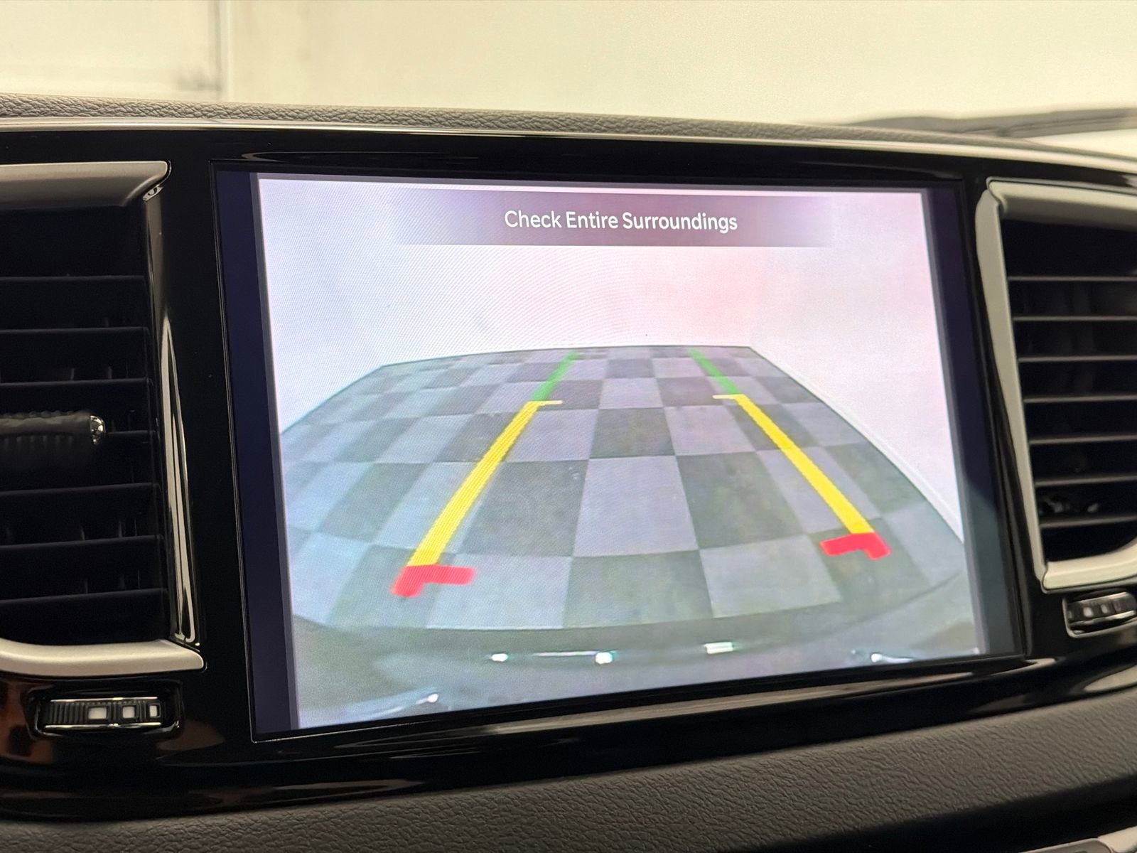 Used 2024 Chrysler Pacifica Touring-L image 28