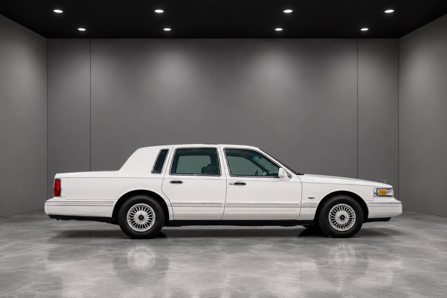 Used 1995 Lincoln Town Car Signature RWD image 3