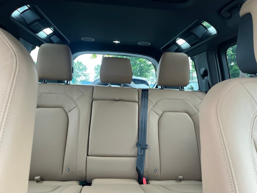 New 2026 Land Rover Defender 110 X-Dynamic SE AWD/4WD image 17
