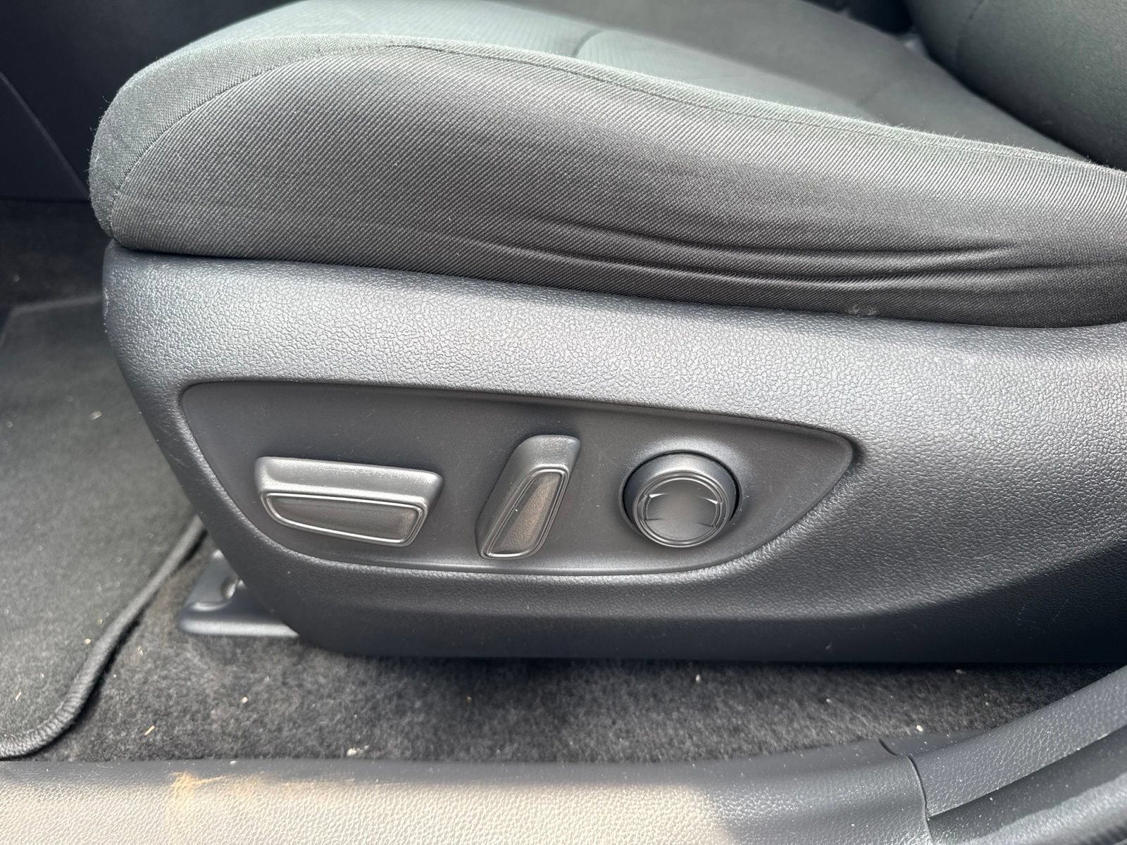 Used 2024 Toyota RAV4 XLE FWD image 15
