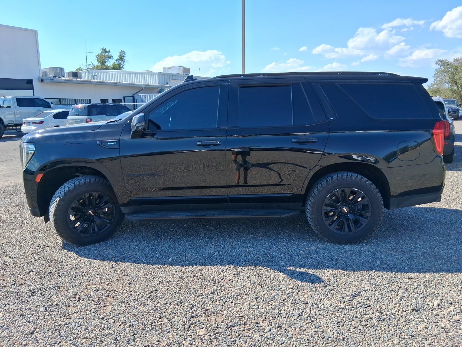 Used 2021 GMC Yukon Denali AWD/4WD image 2