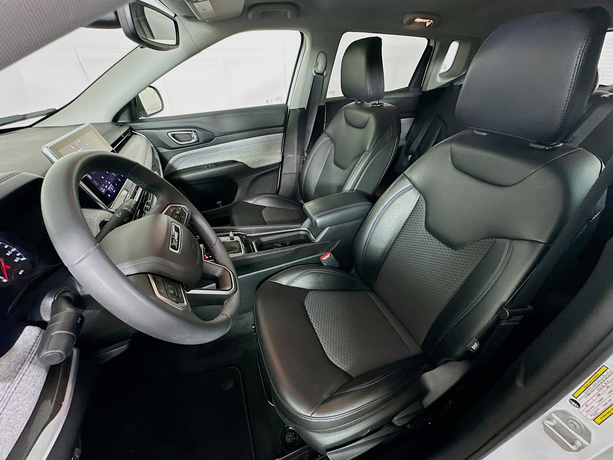 Used 2022 Jeep Compass Latitude image 13