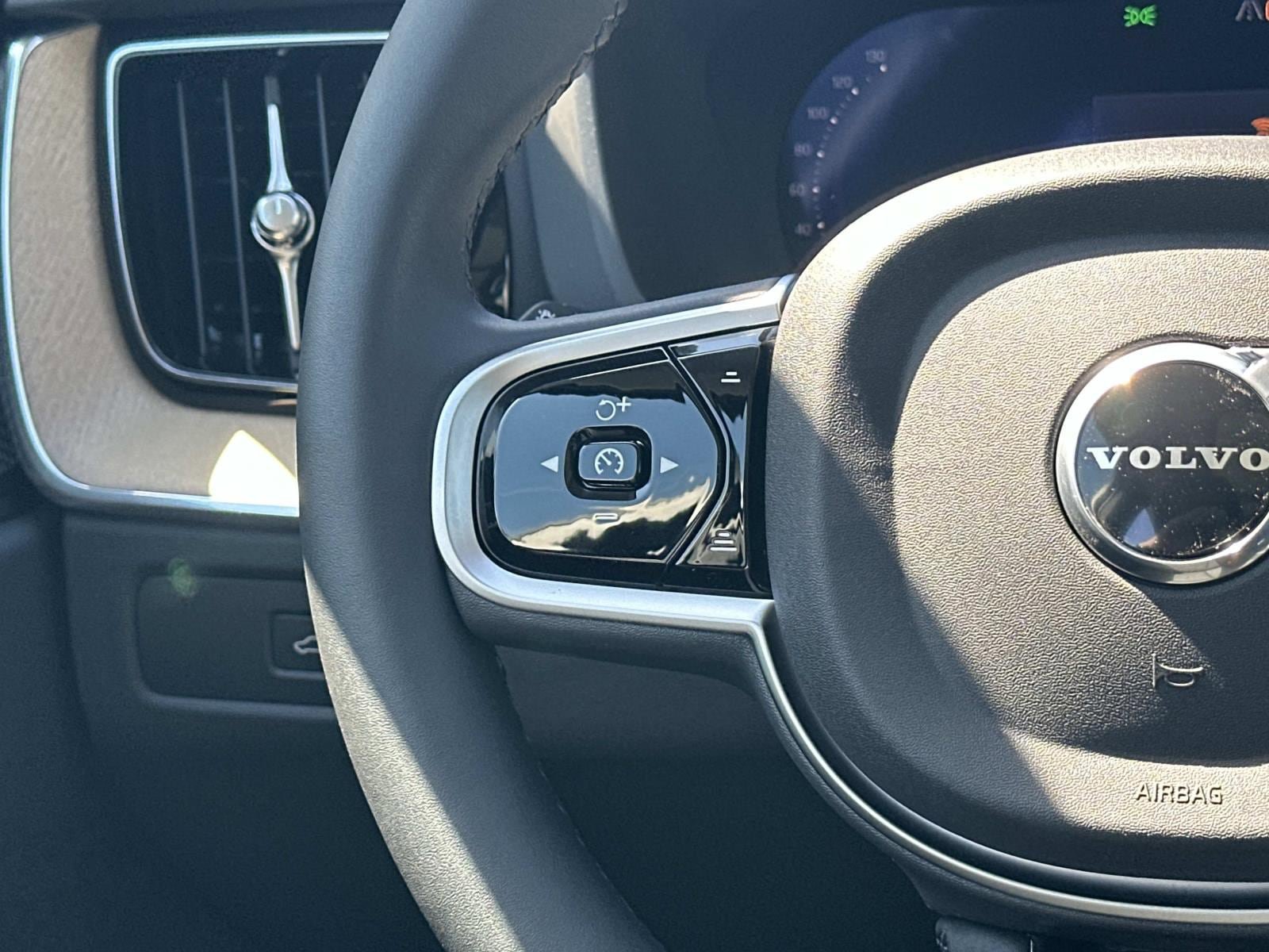 New 2026 Volvo XC60 T8 Plus w/ Climate Package AWD/4WD image 8