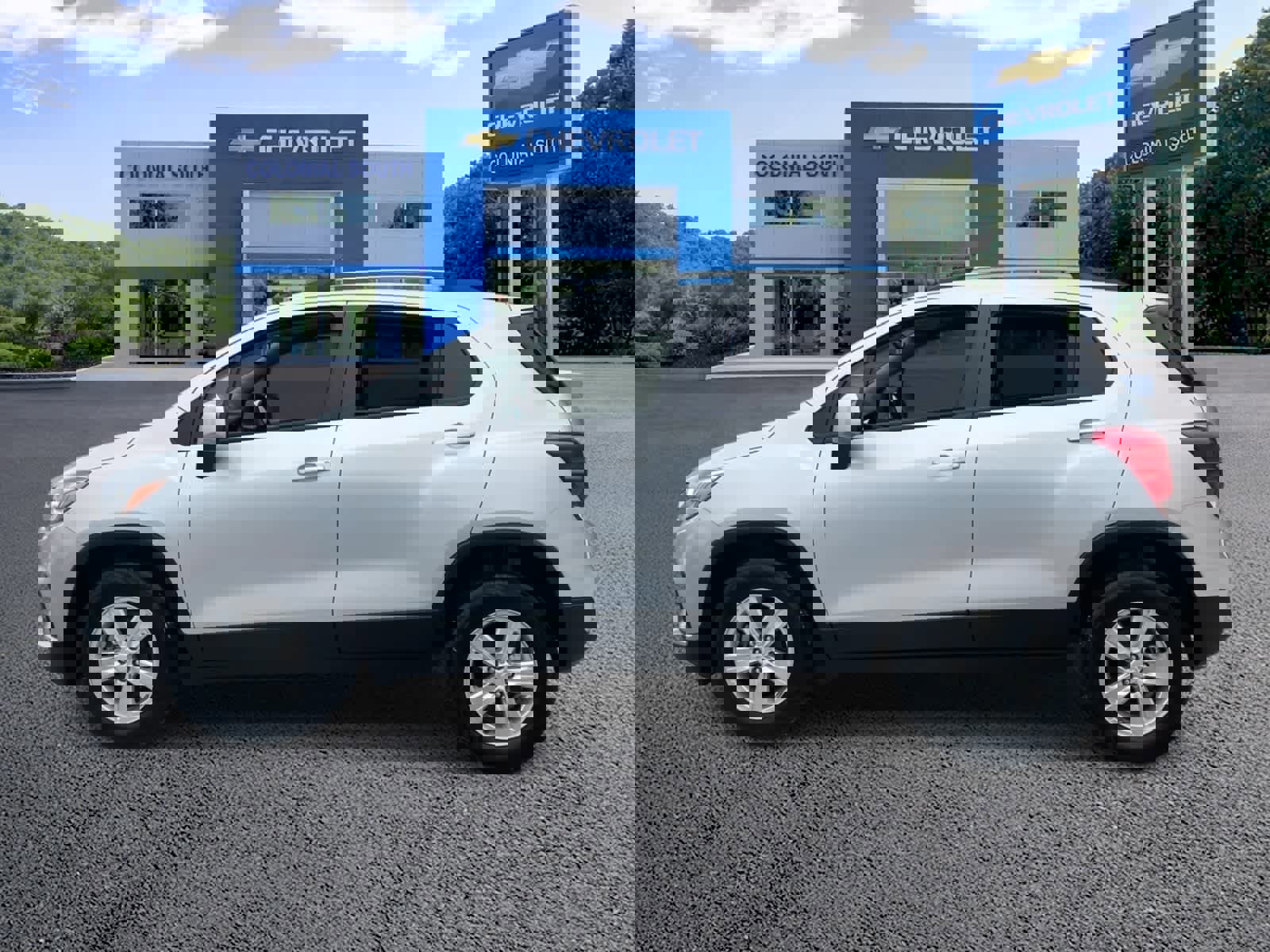 Certified 2022 Chevrolet Trax LT w/ LT Convenience Package image 3