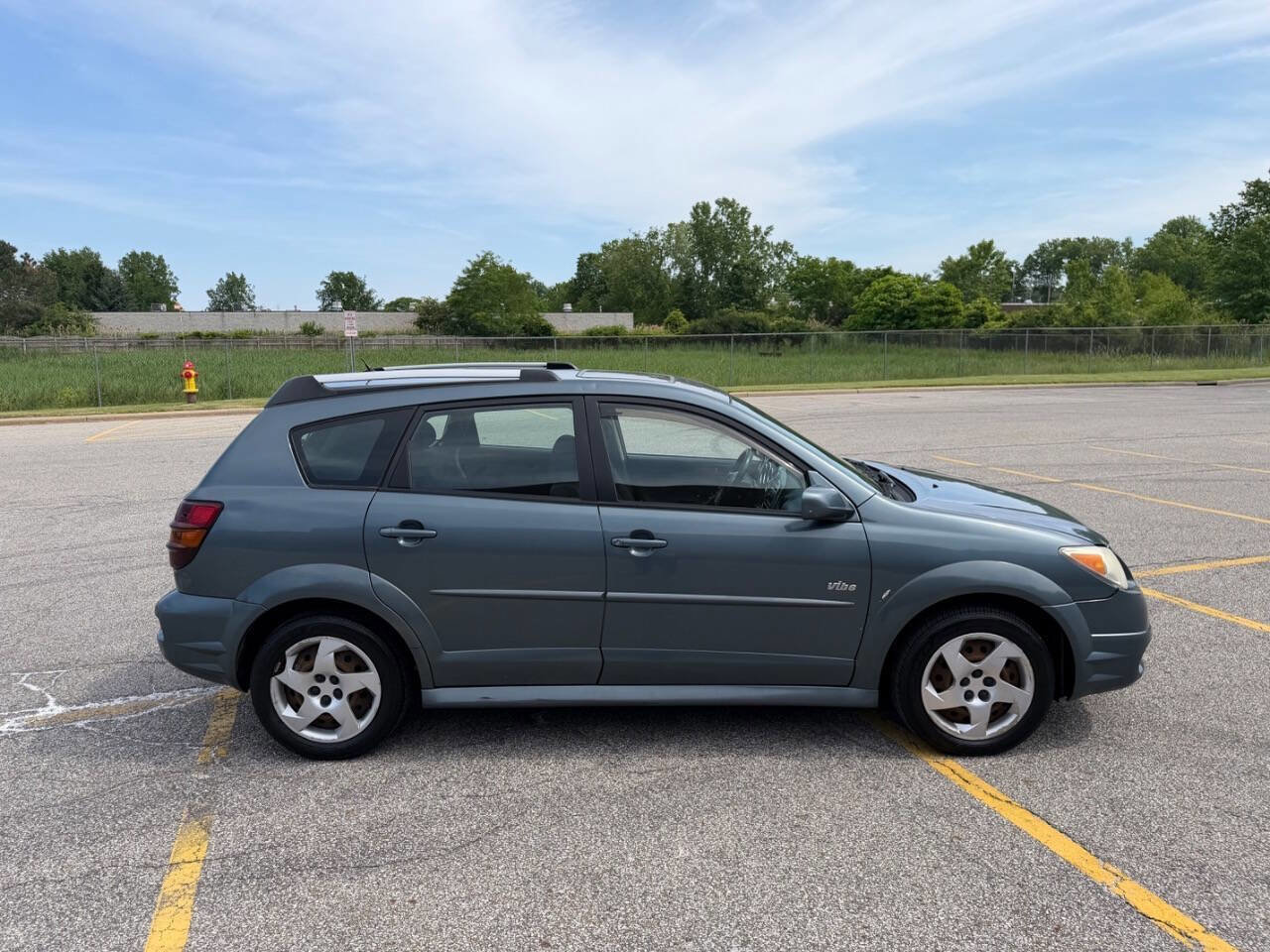 Used 2007 Pontiac Vibe w/ Sun And Sound Package FWD image 5