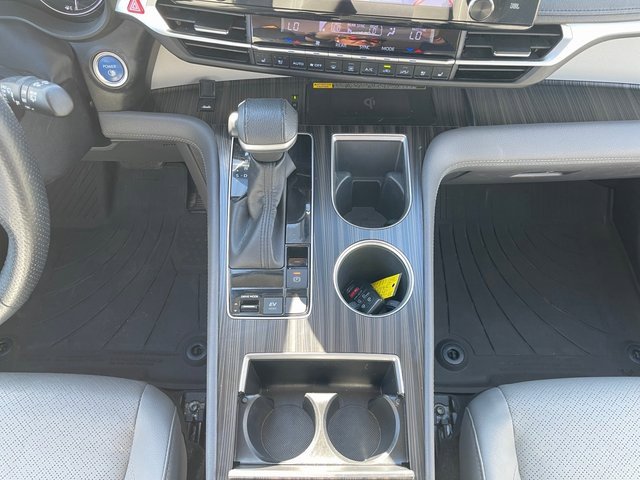 Used 2022 Toyota Sienna Limited image 24