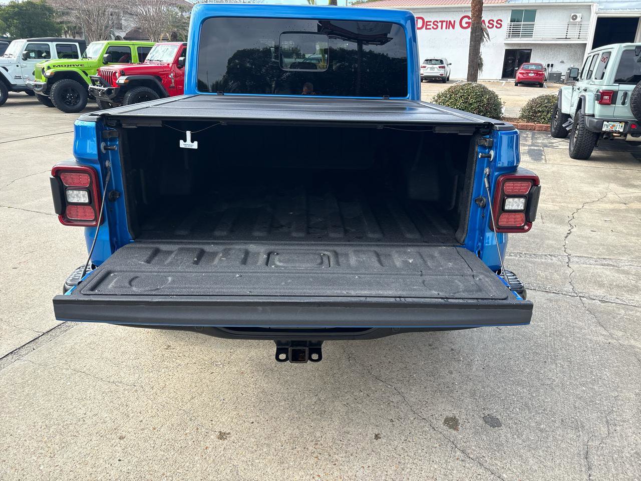Used 2024 Jeep Gladiator Mojave AWD/4WD image 14