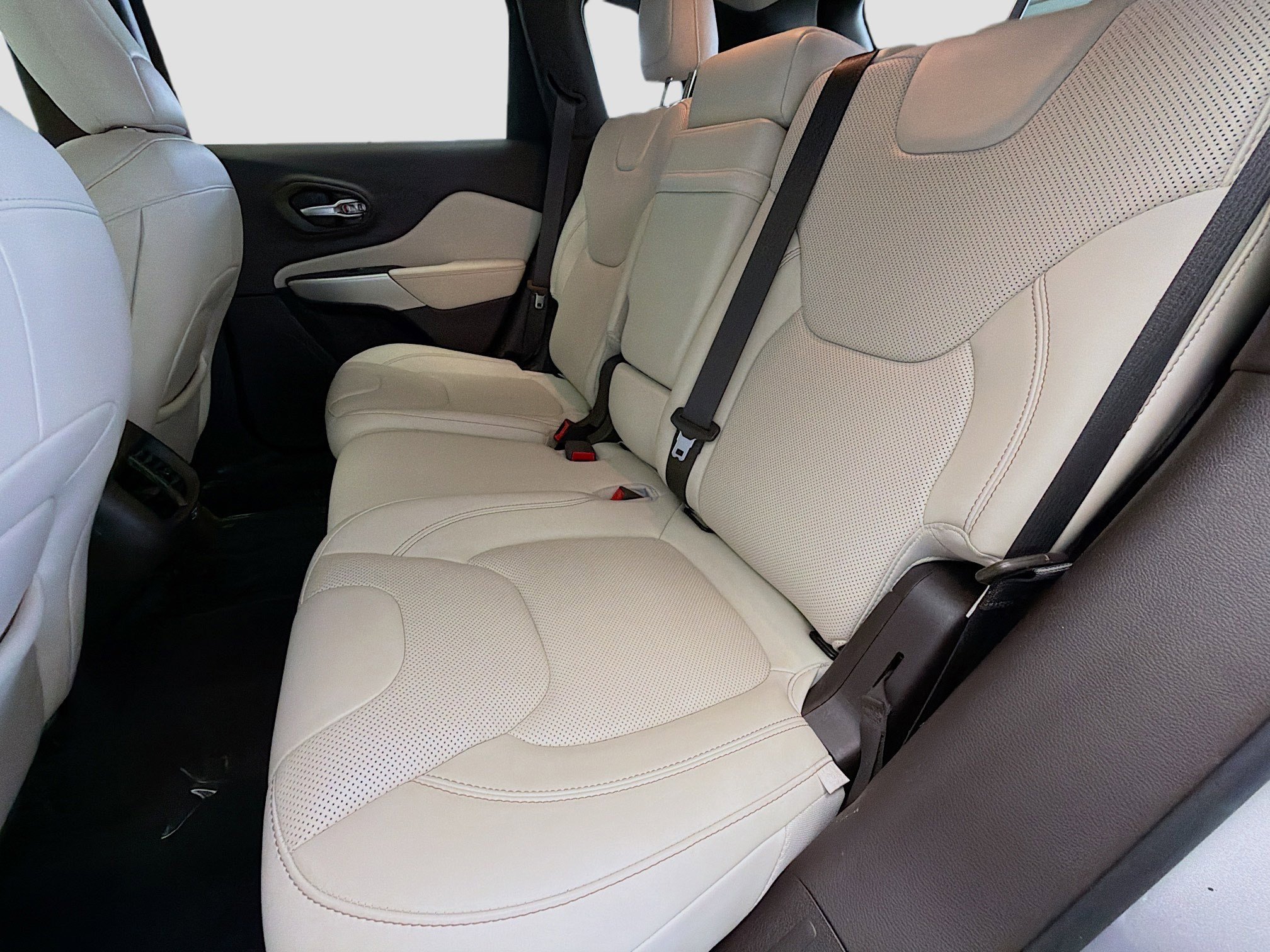 Used 2017 Jeep Cherokee Overland w/ Heavy Duty Protection Group image 13