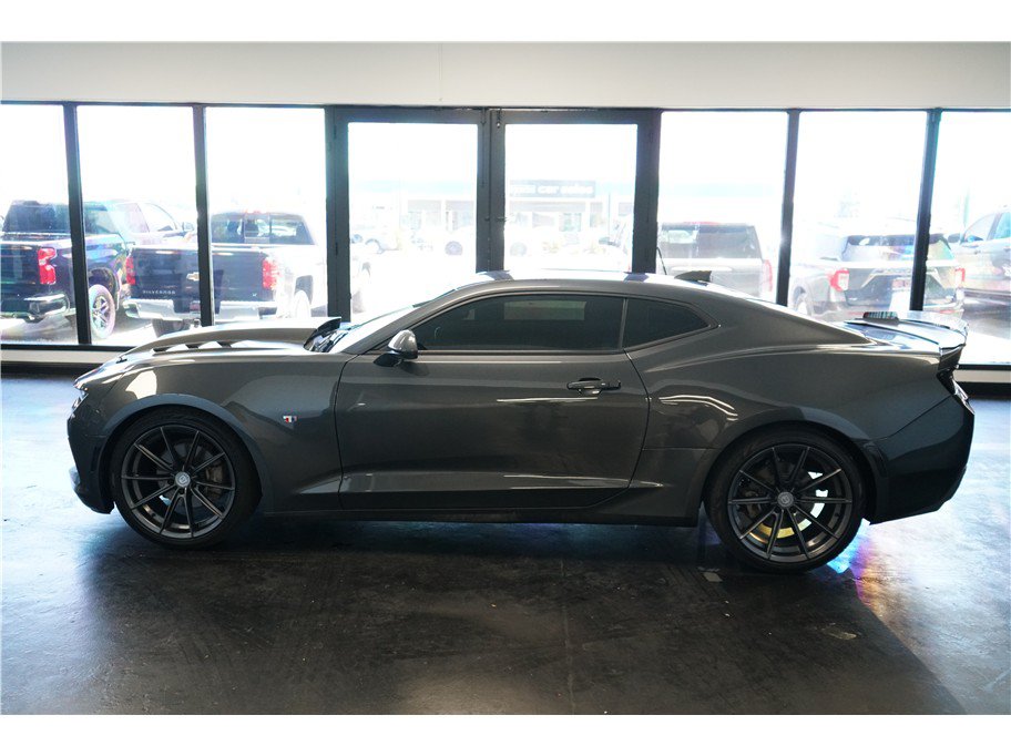 Used 2018 Chevrolet Camaro LT RWD image 4
