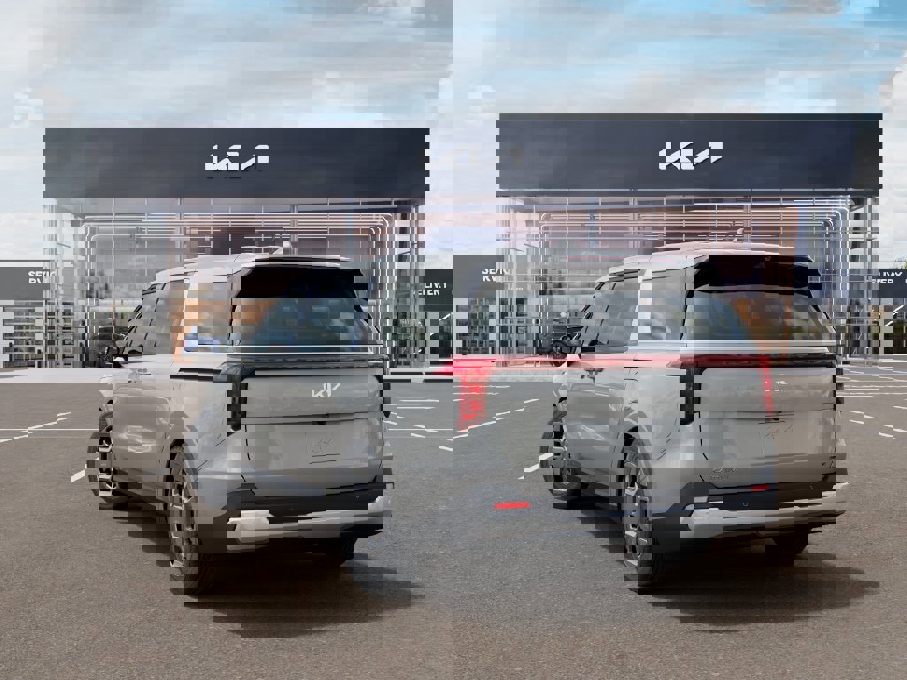 New 2026 Kia Carnival EX FWD image 4