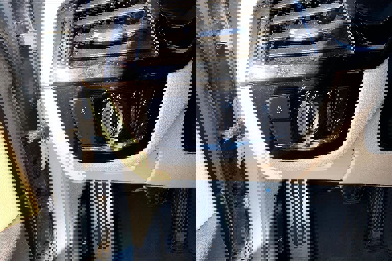 Used 2018 BMW 540i xDrive w/ M Sport Package image 32