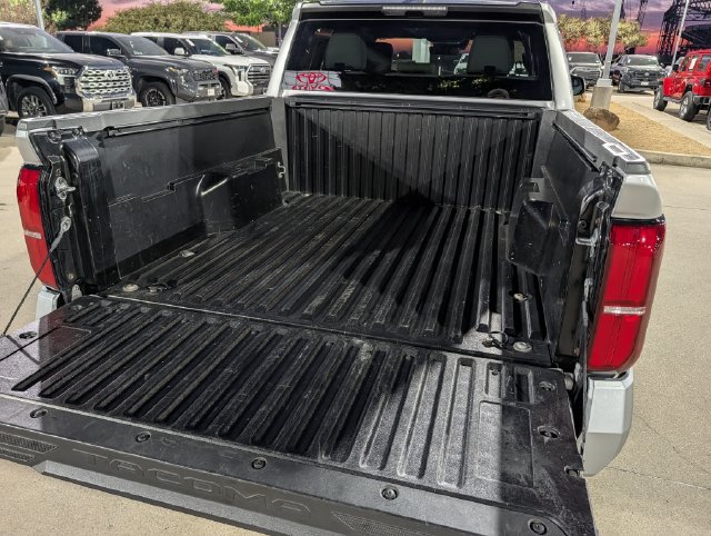 Used 2024 Toyota Tacoma SR5 AWD/4WD image 28