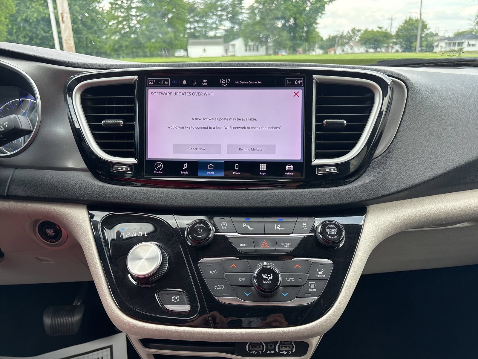 Used 2023 Chrysler Pacifica Touring-L FWD image 13
