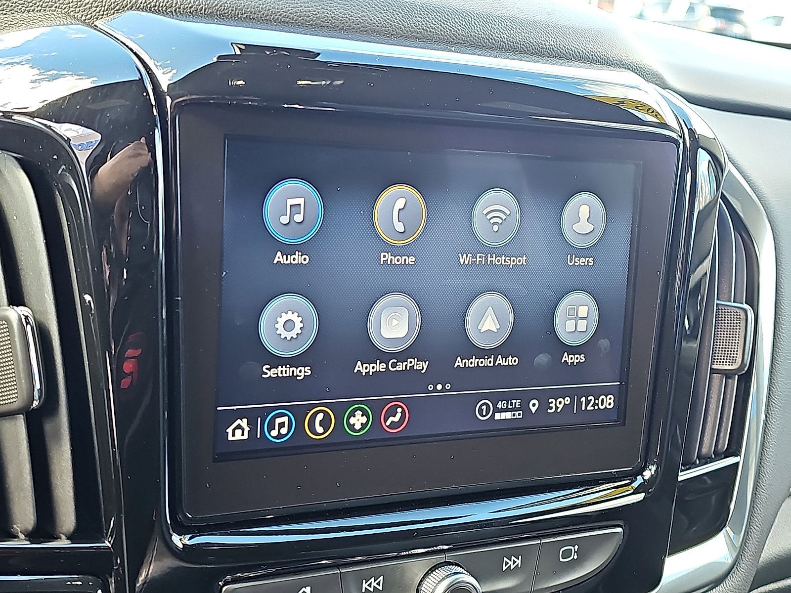Used 2023 Chevrolet Traverse LT w/ Rear Camera Mirror Package image 27