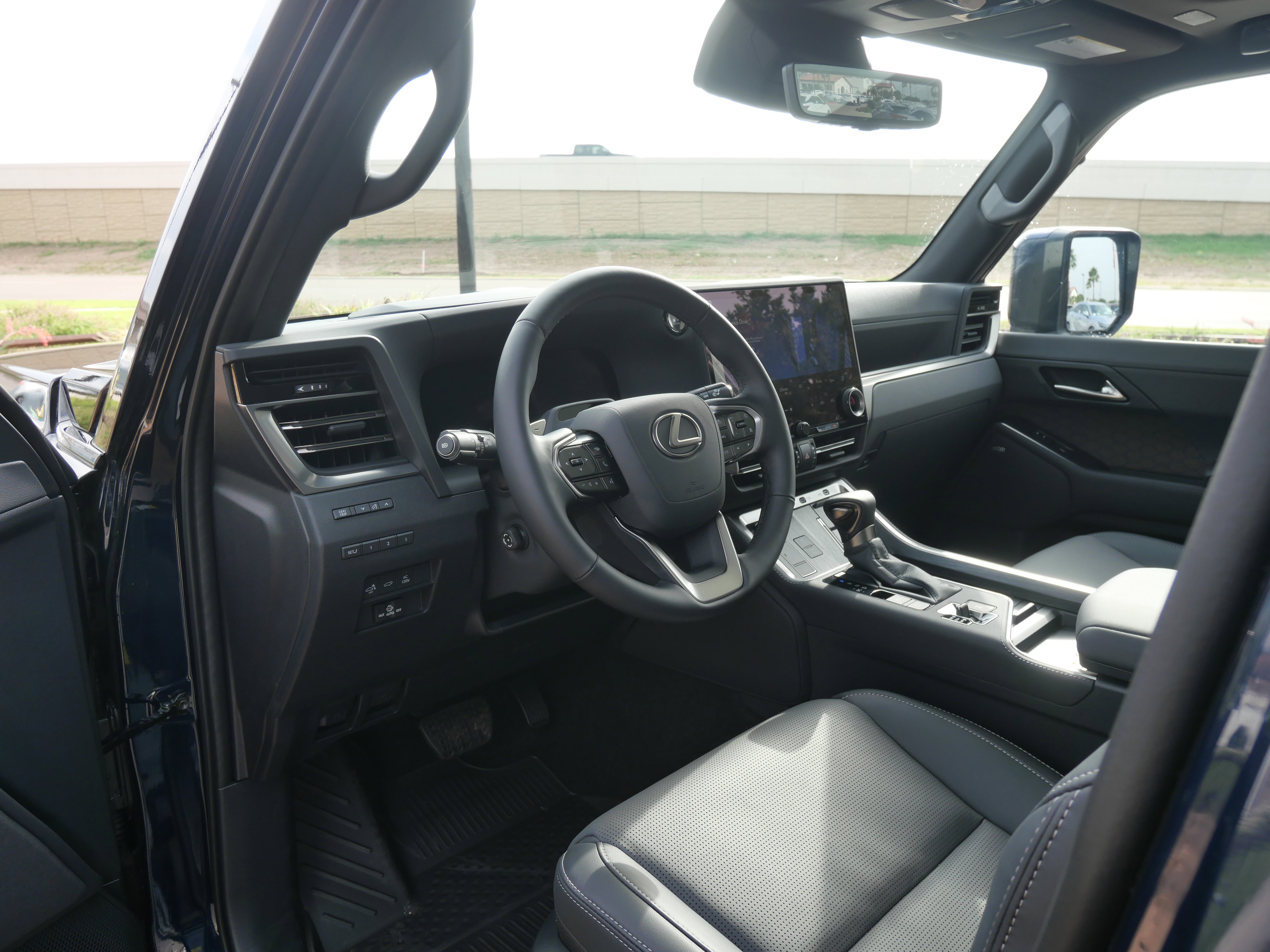 Used 2025 Lexus GX 550 w/ Accessory Package (2T) image 19