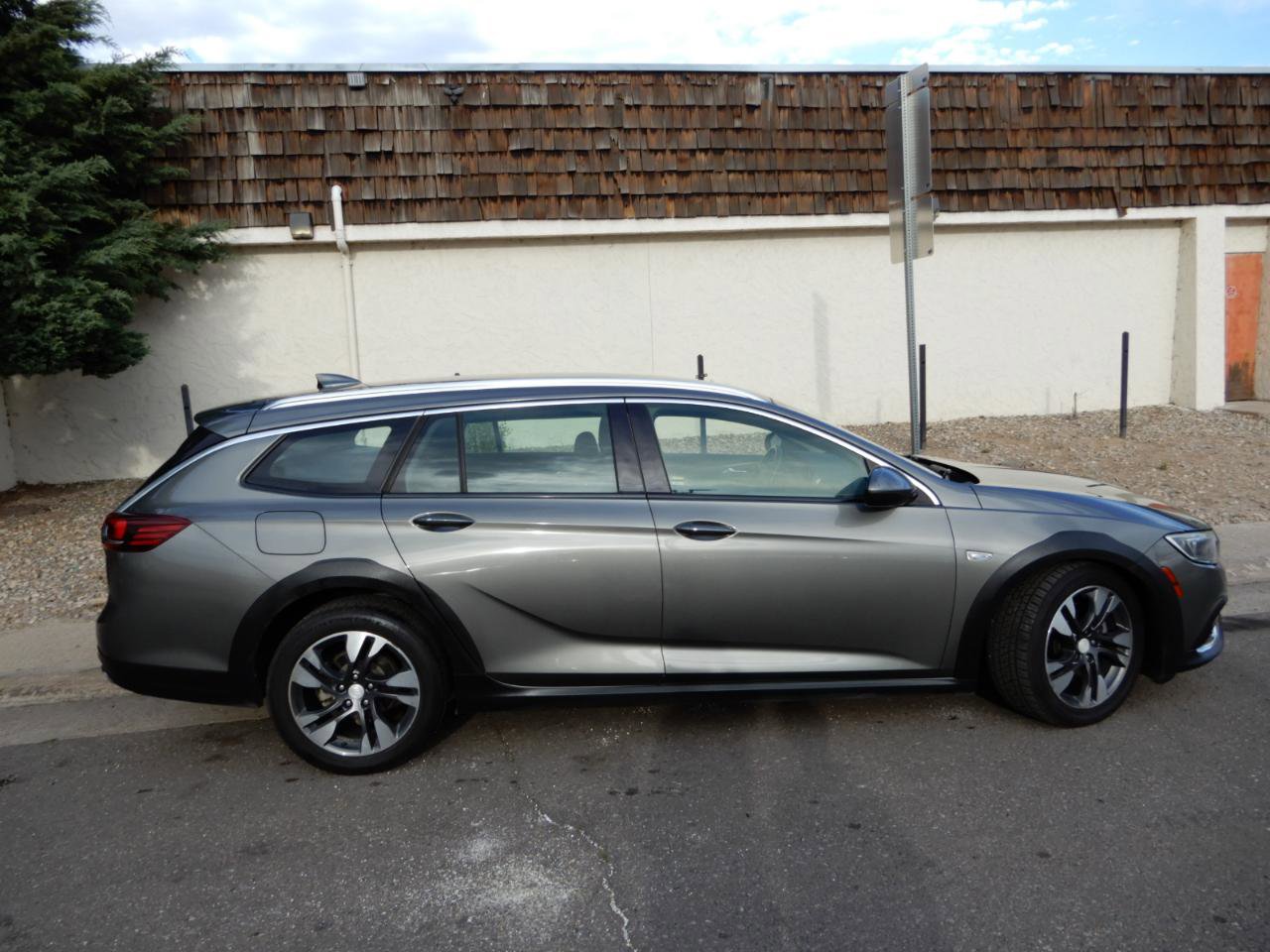 Used 2018 Buick Regal Preferred w/ Sights and Sounds Package AWD/4WD image 4