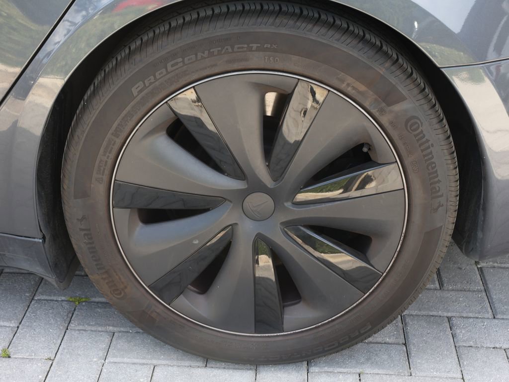 Used 2022 Tesla Model S AWD/4WD image 39