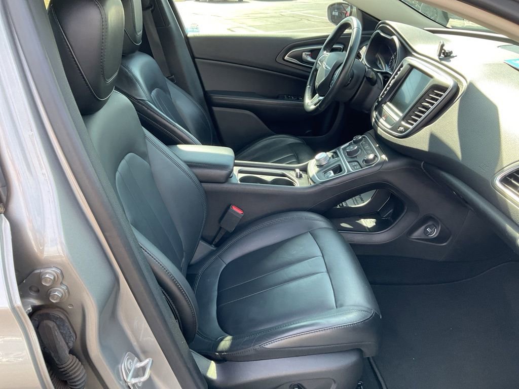 Used 2017 Chrysler 200 Limited Platinum image 19