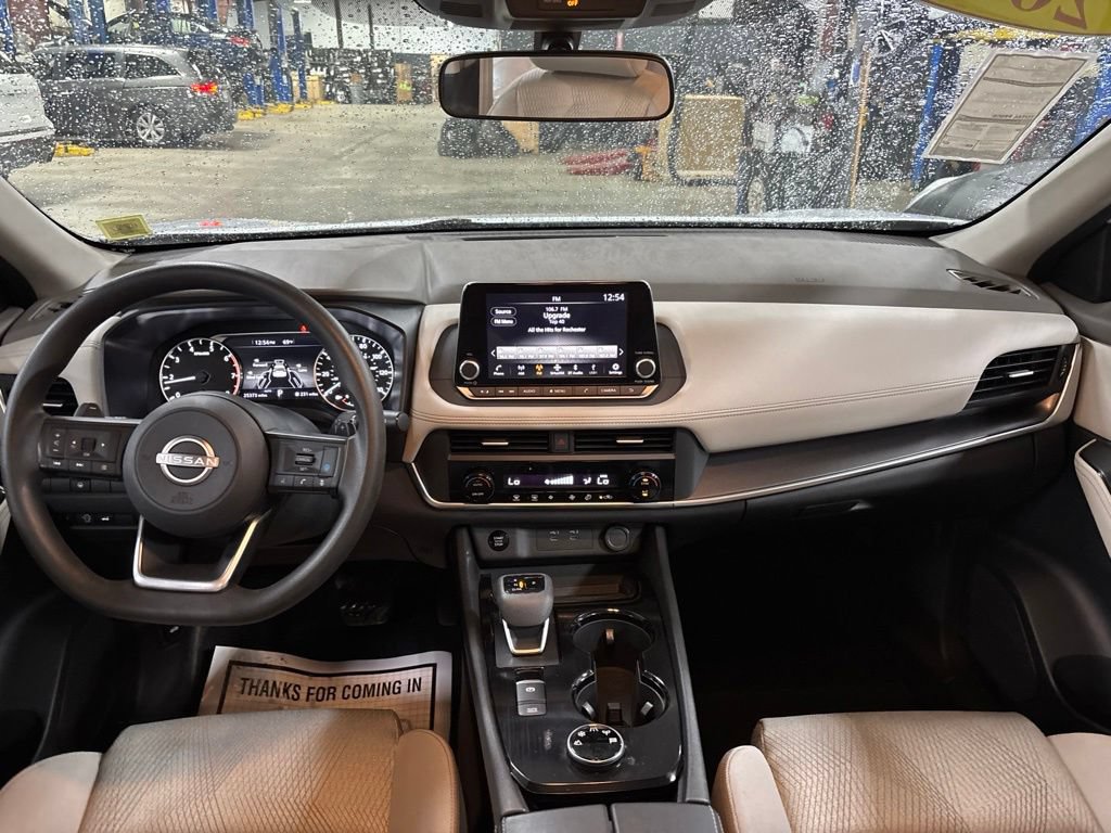 Used 2024 Nissan Rogue SV AWD/4WD image 16