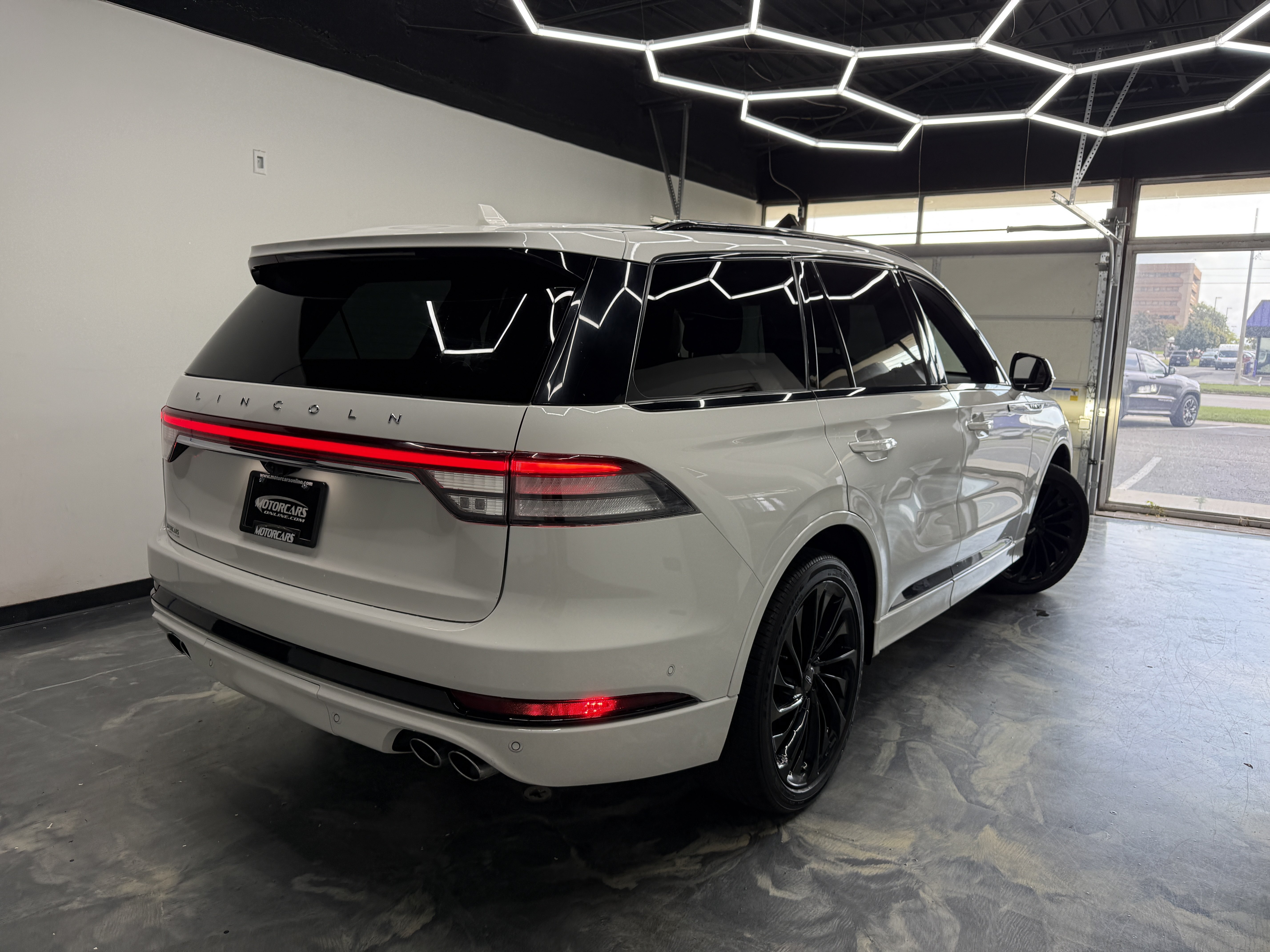 Used 2023 Lincoln Aviator Reserve w/ Jet Appearance Package AWD/4WD image 5