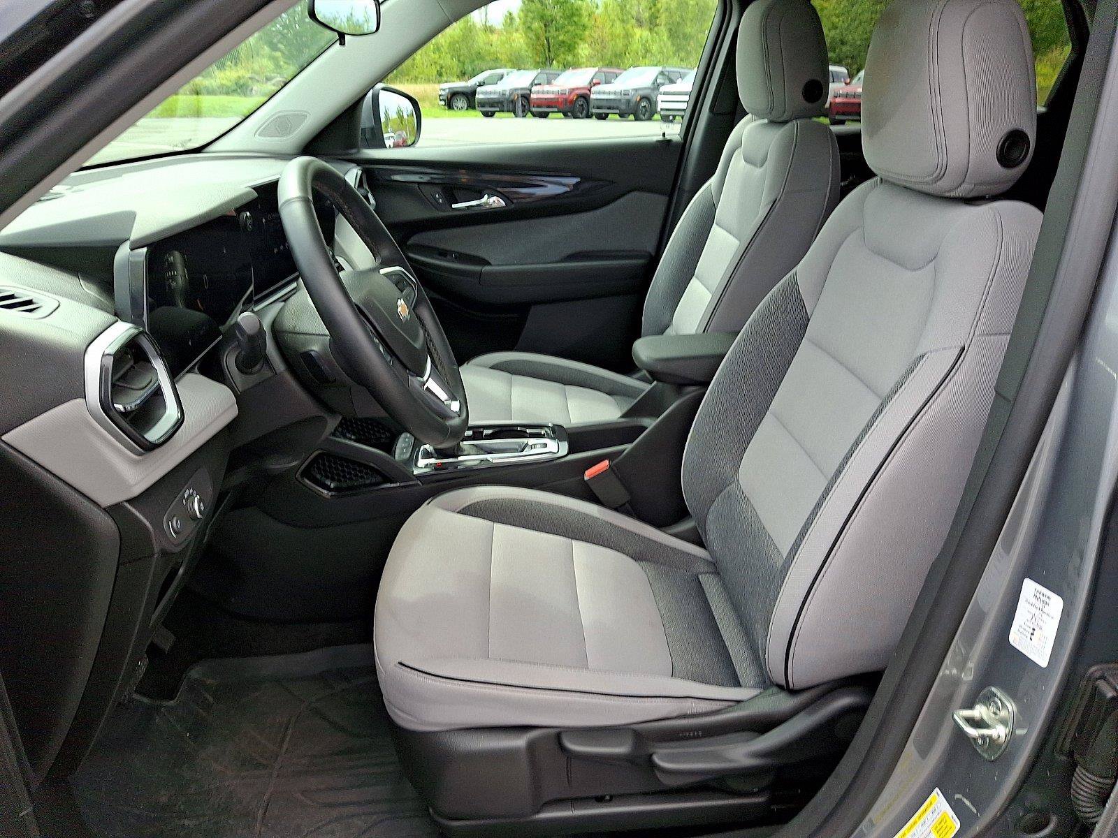 Used 2024 Chevrolet TrailBlazer LT w/ LT Cold Weather Package AWD/4WD image 13