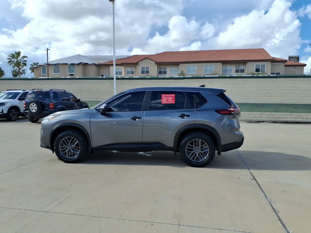 Used 2024 Nissan Rogue S FWD image 2