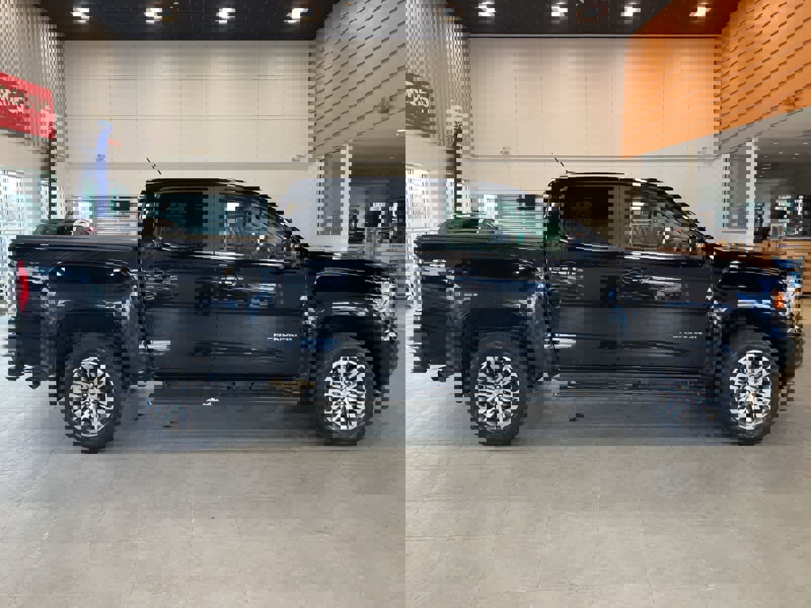 Used 2016 GMC Canyon SLE w/ Nightfall Edition image 4