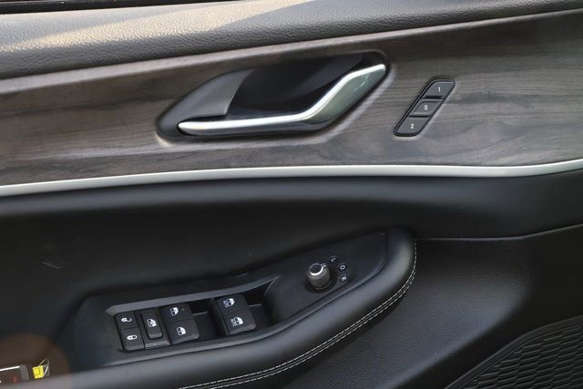 New 2025 Jeep Grand Cherokee Limited w/ Luxury Tech Group II AWD/4WD image 15