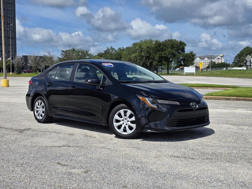 Used 2024 Toyota Corolla LE FWD image 1