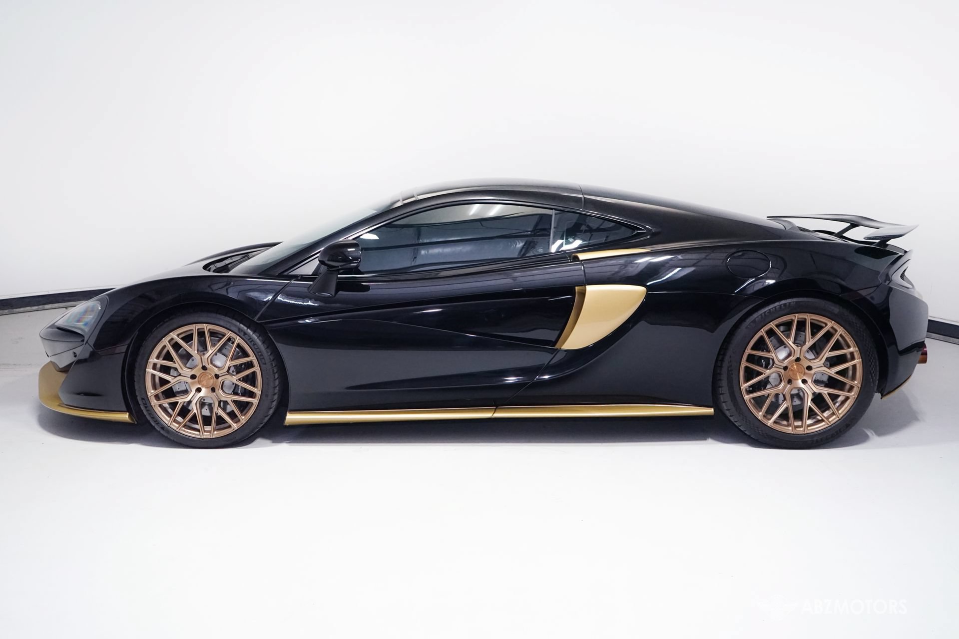 Used 2017 McLaren 570S RWD image 5