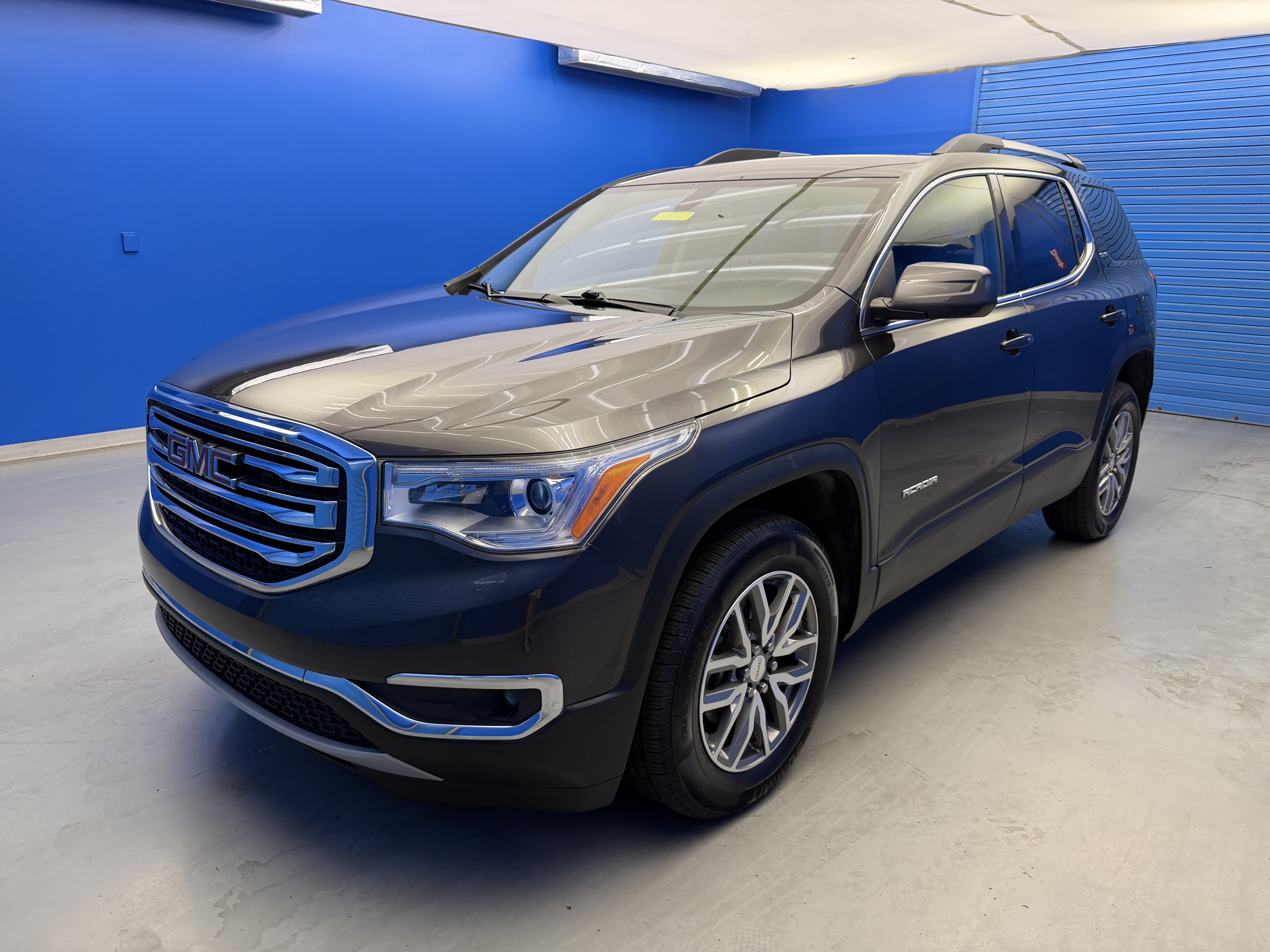Used 2019 GMC Acadia SLE w/ Driver Alert Package I FWD image 4