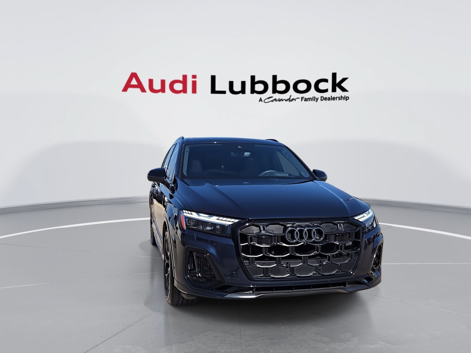 Certified 2025 Audi SQ7 Prestige AWD/4WD image 2